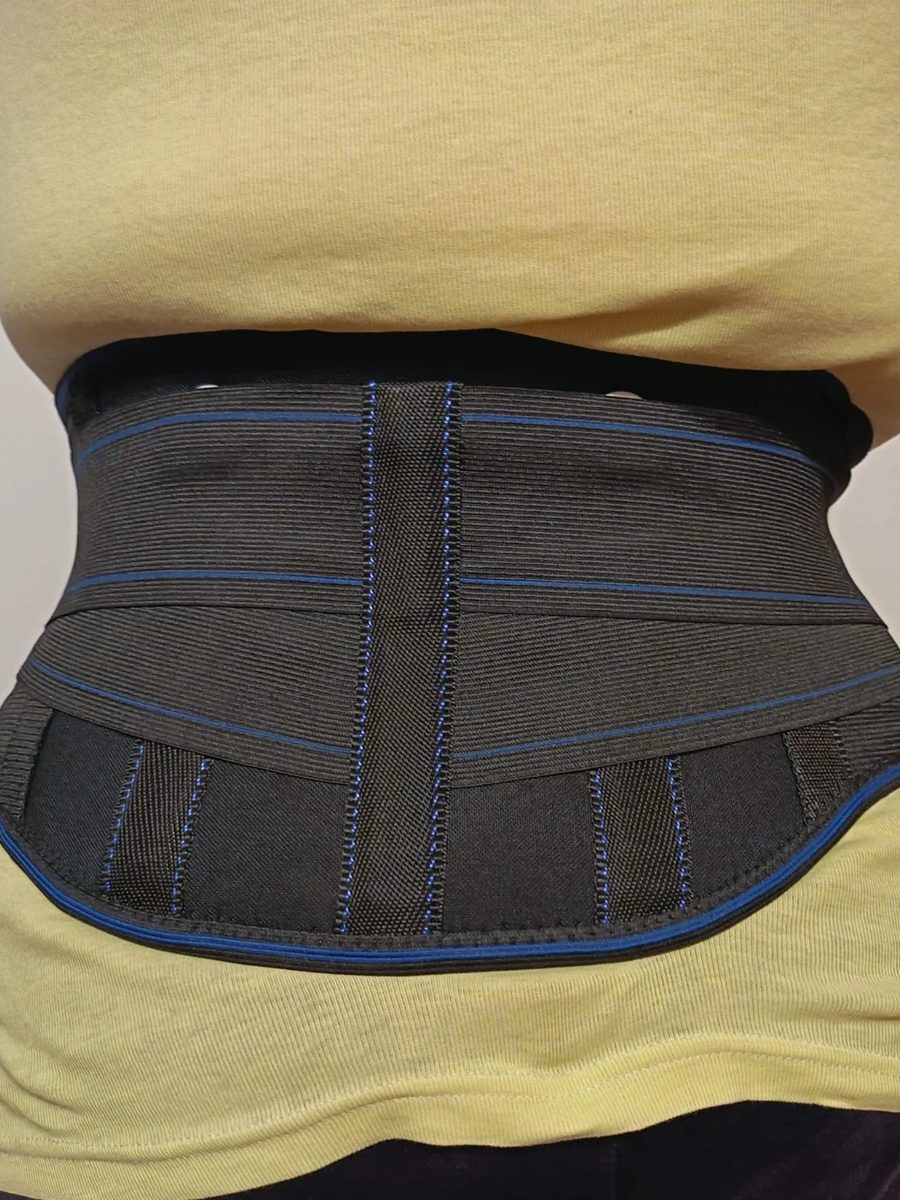 Ceinture Magnéo portée par une cliente, vue de face