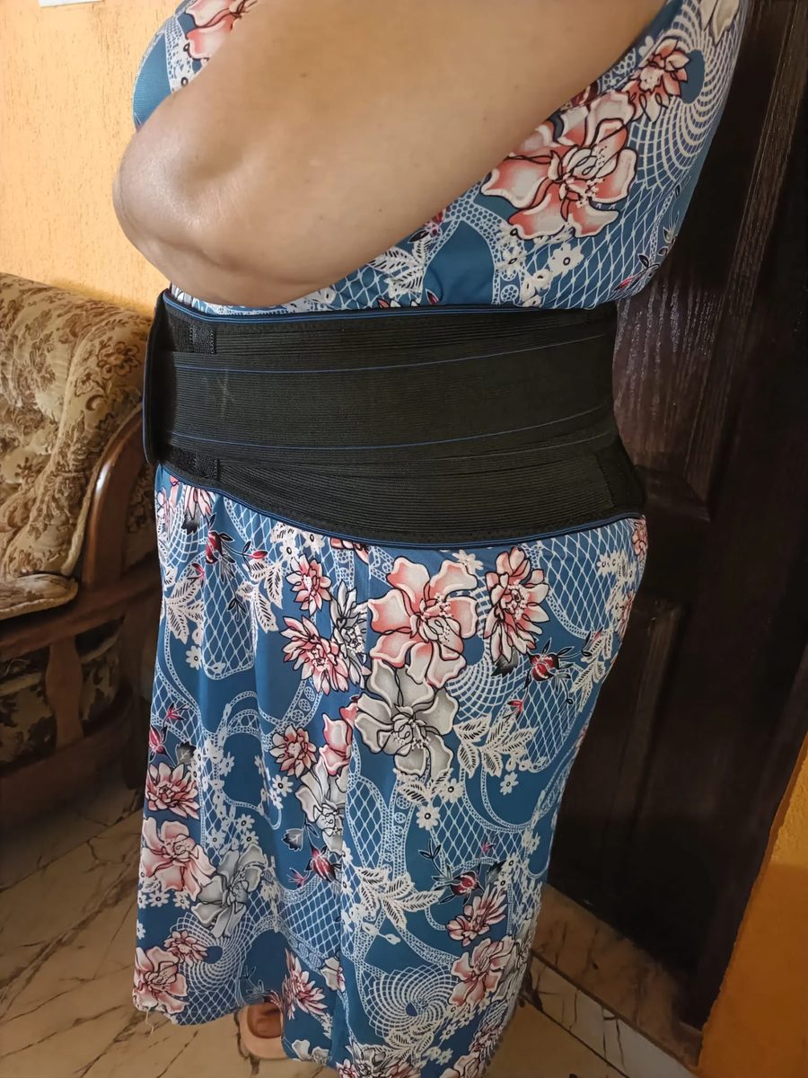 Ceinture Magnéo portée par une cliente, vue de profil